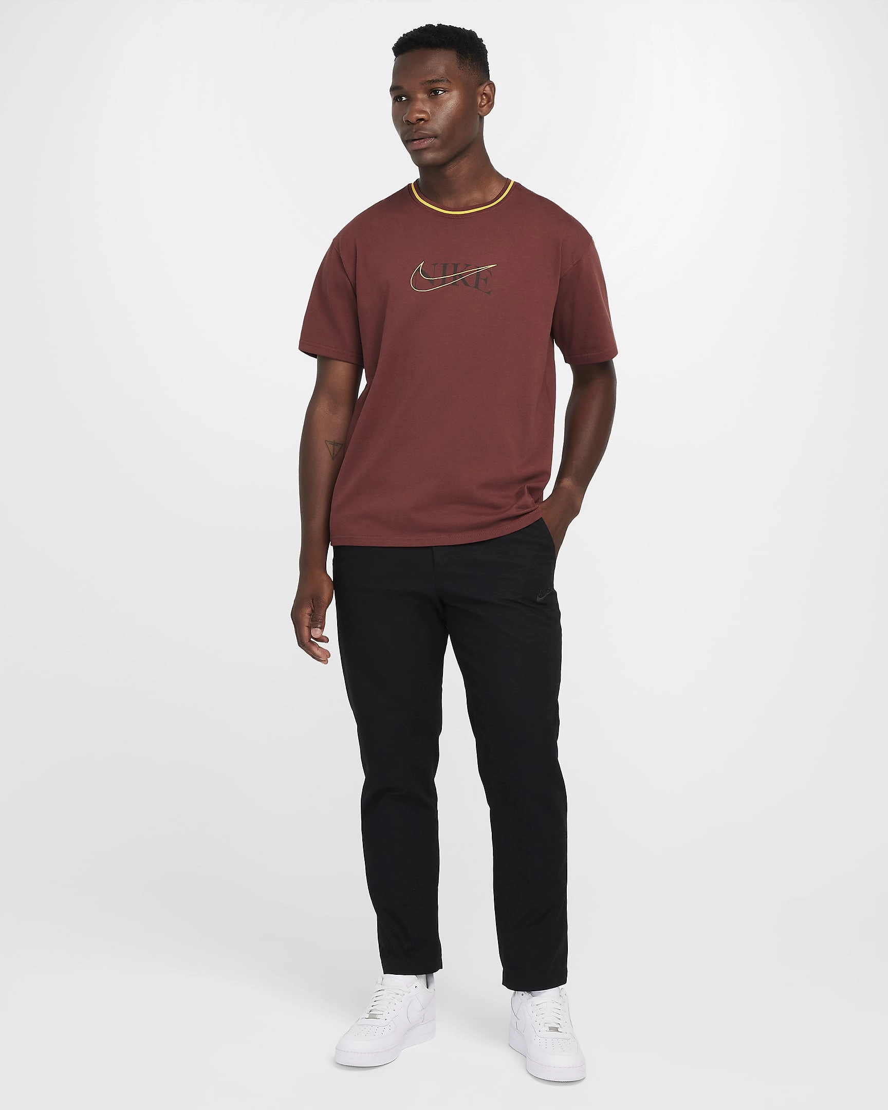 Nike Sportswear Max90 T-Shirt: Dein Statement in Sport und Style – Leichtigkeit trifft auf unverkennbaren Swoosh.